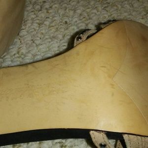 Zara heels, never worn. 115.00 ( 425 DHS)